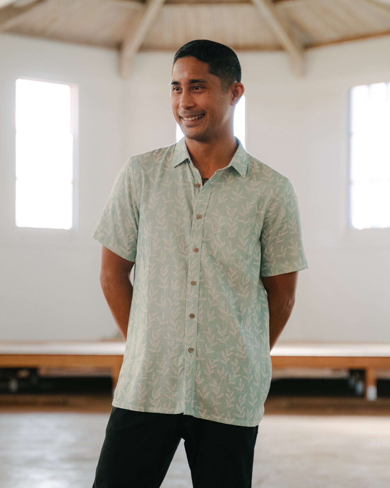 Malie Aloha Shirt Button Down Mint Full Model